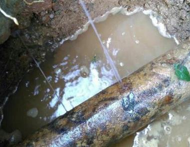 连云港市楼顶渗水维修公司分享下地暖漏水的原因及检测方法。